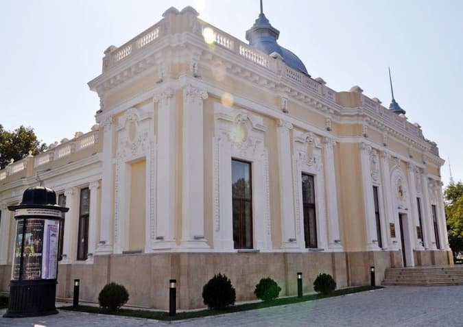 Kukla Teatrının Balaca qara balığı 