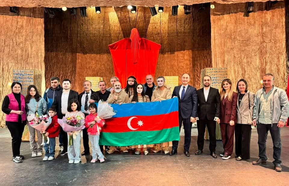 YUĞ Teatrı Meksikada çıxış edib