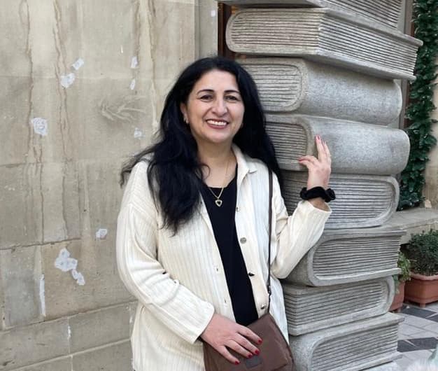 Hicran Hüseynova - Meqabayt sürətiylə fırlanır dünya!