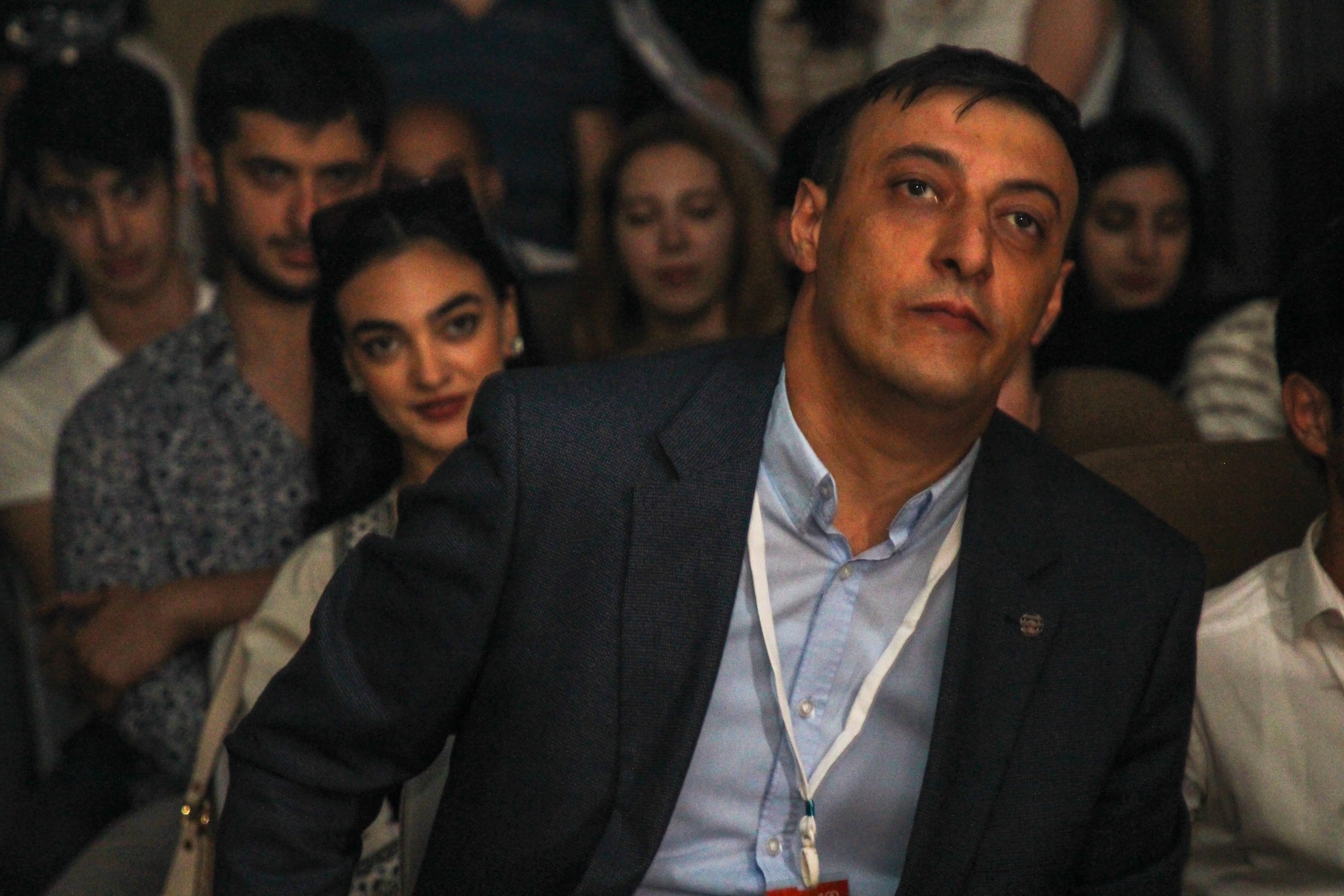 Müasir dövrdə Azərbaycan teatrının ən aktual problemləri hansılardır?