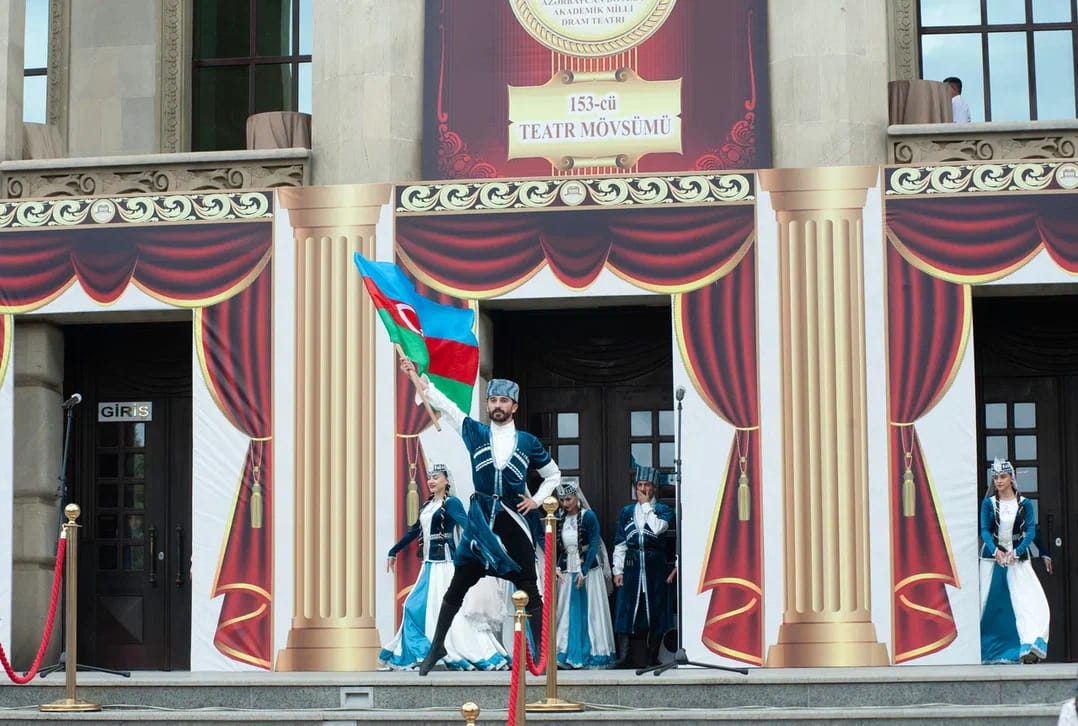 Milli Teatr yeni mövsümü təntənə ilə açıq elan edib 
